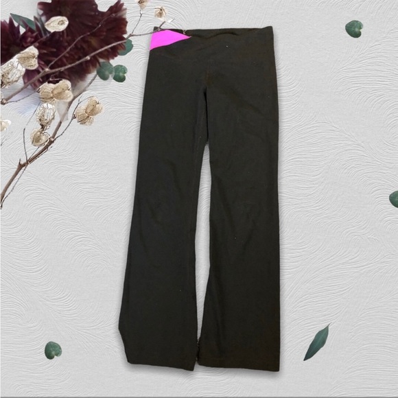 UNDER ARMOUR boot cut yoga pants - Picture 2 of 4